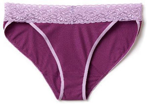 Stylish Travel Girl's Holiday Gift List: ExOfficio Give-N-Go- Lacy Quick-Dry Undies || http://bit.ly/1WKLCWZ