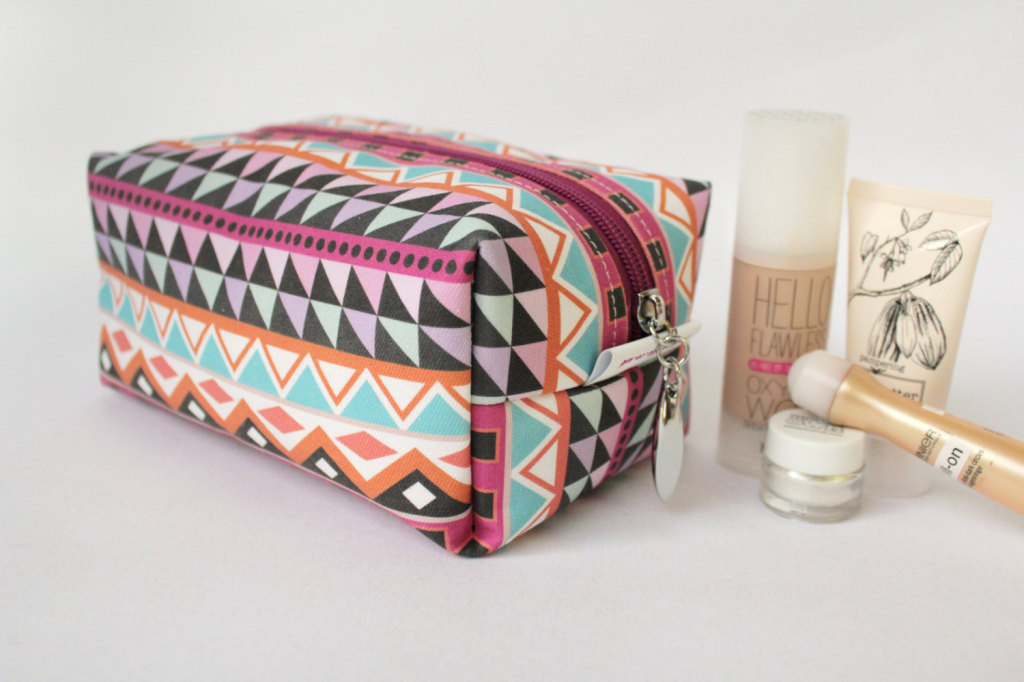 Mojito toiletries case with waterproof lining by PuntoBelle