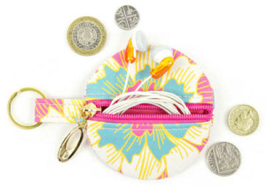 Keep track of loose change with Punto Belle's adorable coin purses (they double as earbud holders, too!) - etsy.me/1HUGZTg